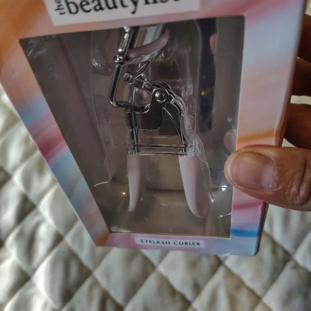 Beautylish Eyelash Curler with Pink Handles